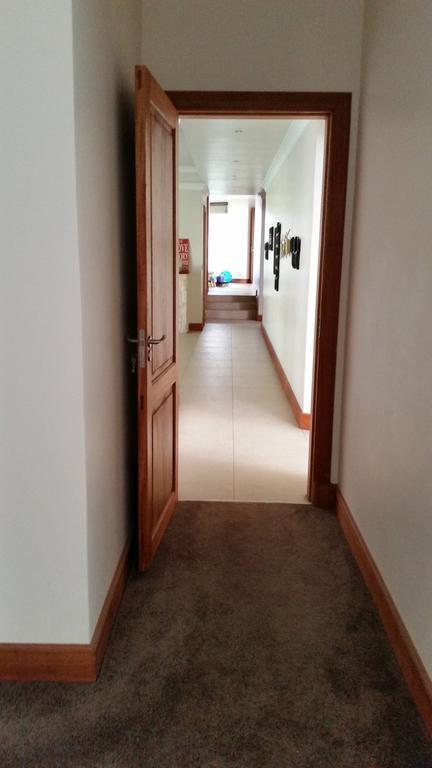 6 On Acacia Bed & Breakfast Йоханесбург Екстериор снимка
