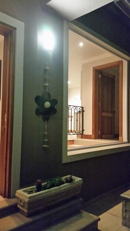6 On Acacia Bed & Breakfast Йоханесбург Екстериор снимка