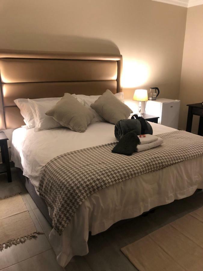 6 On Acacia Bed & Breakfast Йоханесбург Екстериор снимка