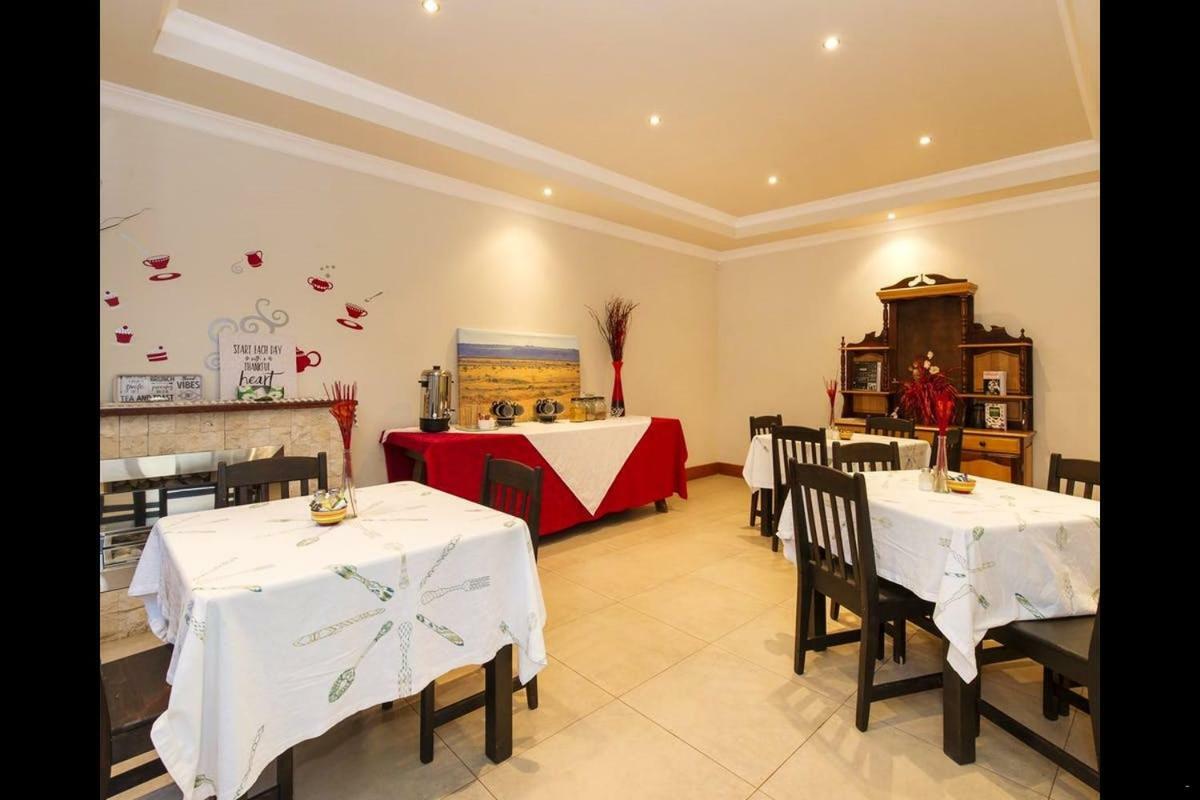 6 On Acacia Bed & Breakfast Йоханесбург Екстериор снимка
